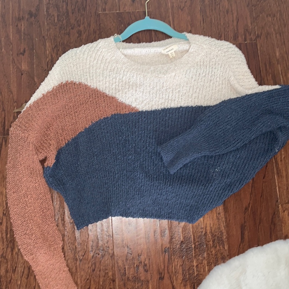 Crop sweater new w/ tags never worn
